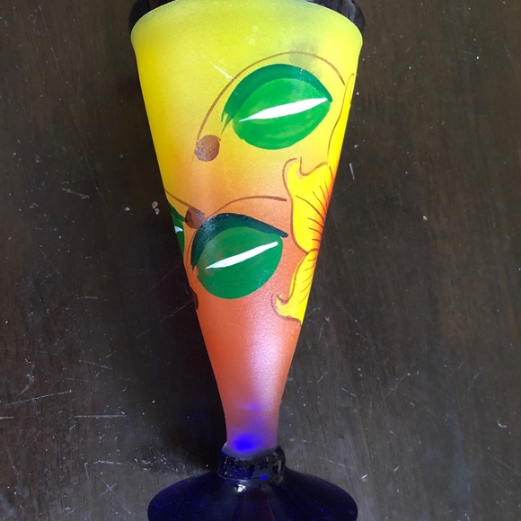 Colored glass hand painted vase - Picture 4 of 8